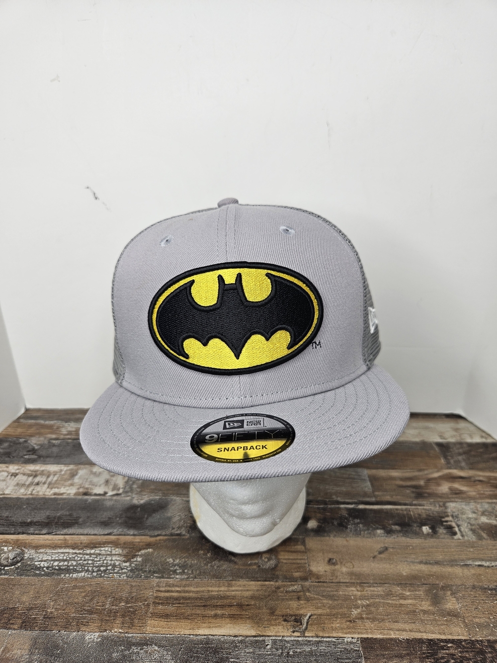 New Era Batman 9FIFTY Trucker Snapback Hat Gray Black Mesh DC Comics OSFM